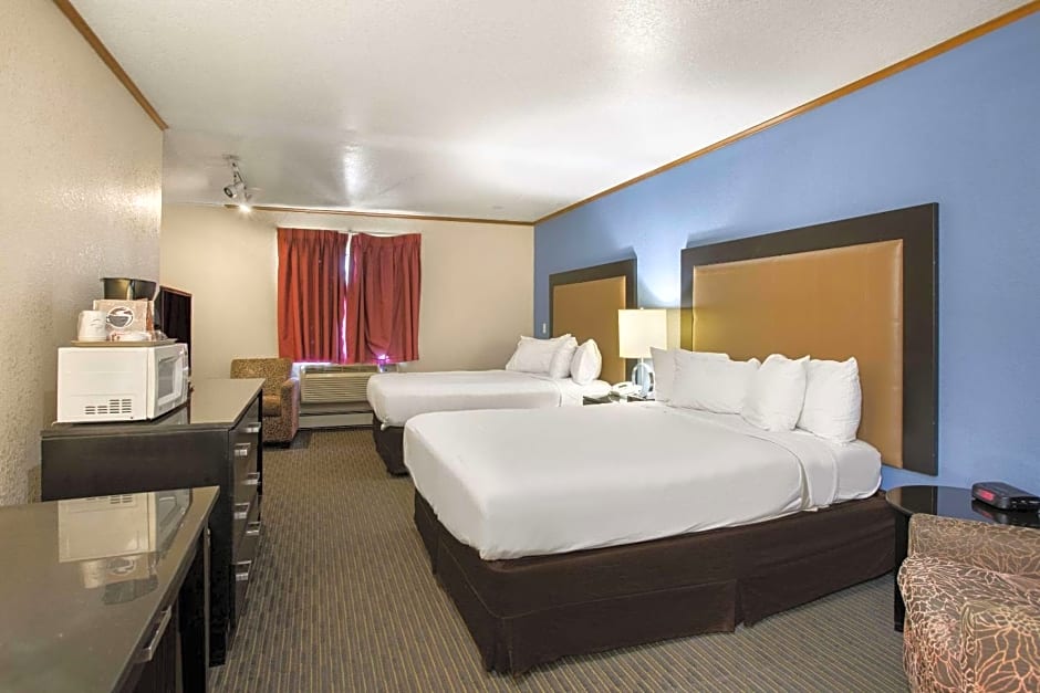 Rodeway Inn & Suites Mackinaw City – Bridgeview