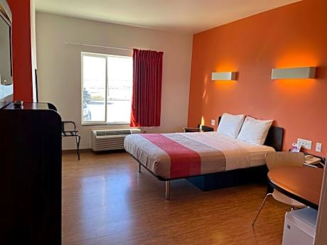 1 Queen Bed Non-Smoking