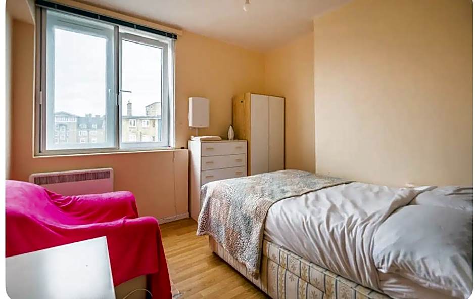 Room for solo travellers in Euston