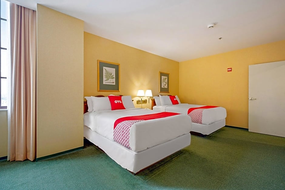 OYO Hotel St Louis Downtown City Center MO