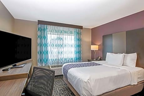 1 Queen Bed Non-Smoking