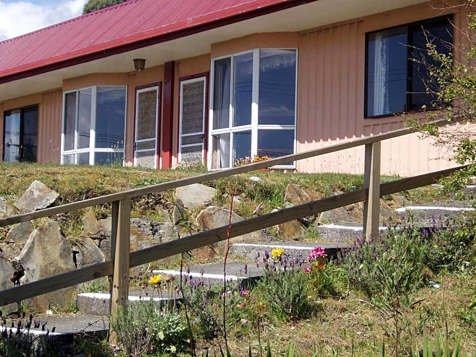 Regatta Point Tavern & Holiday Villas