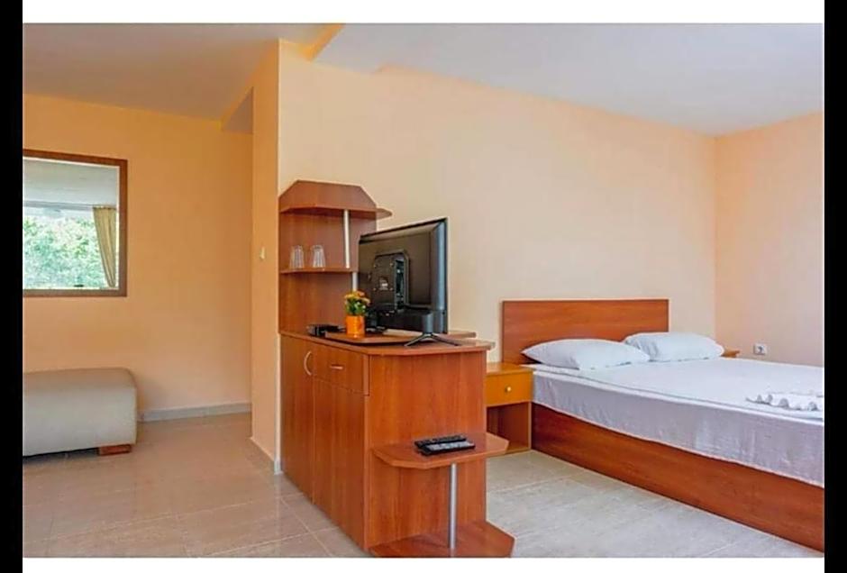 Хотел Ескана