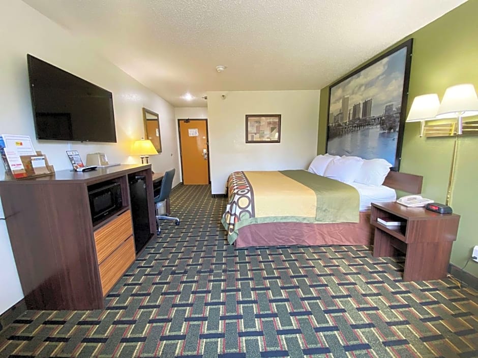 Super 8 by Wyndham Newport News/Jefferson Ave.