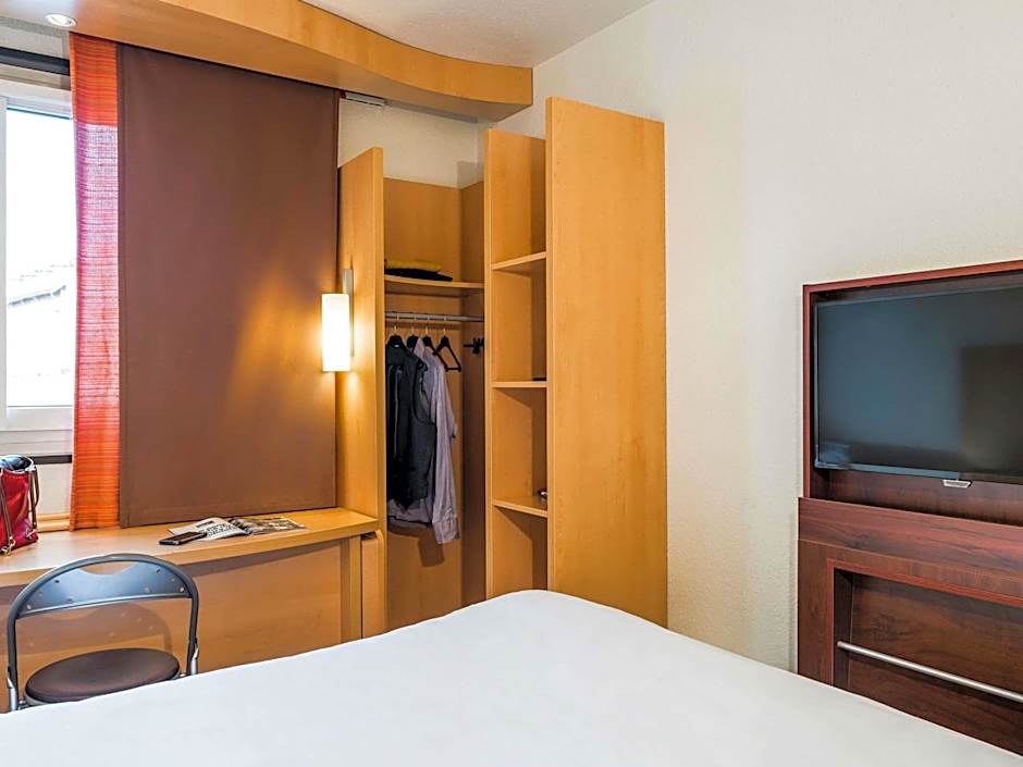 ibis Paris Pont de Suresnes