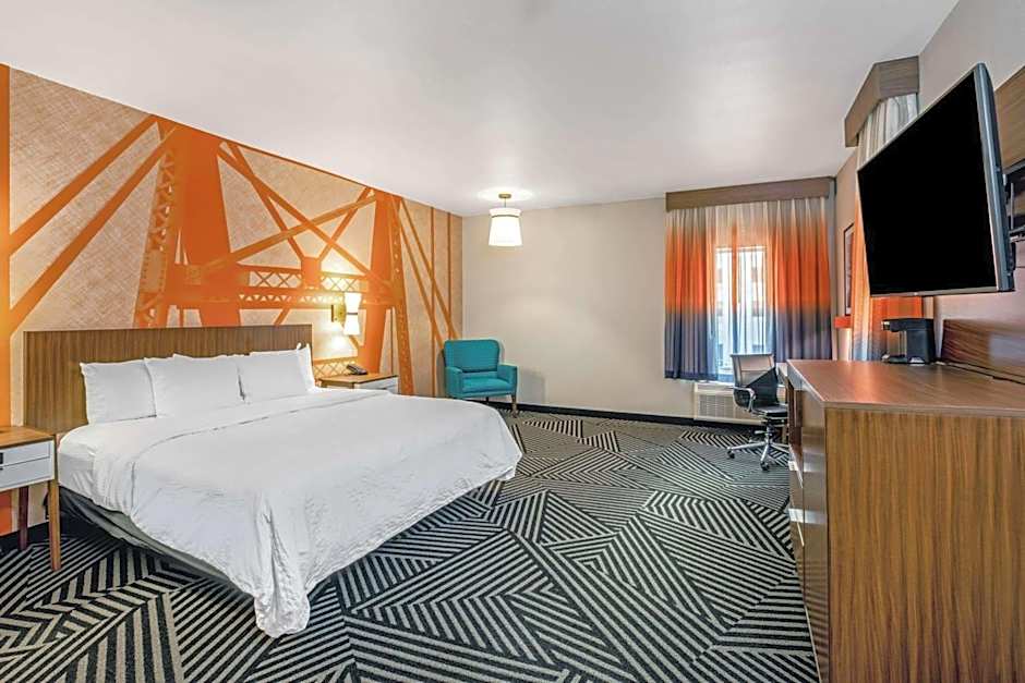 La Quinta Inn & Suites by Wyndham Waco Downtown - Baylor