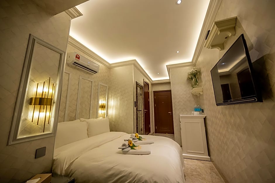 A Residence @ Between Hilton & Cititel Hotel