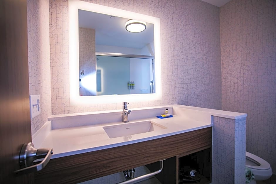 Holiday Inn Express and Suites Rehoboth Beach By IHG