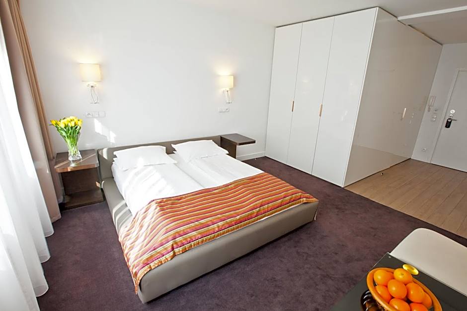 Platinum Apartments Aparthotel