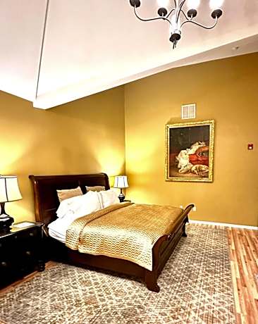 King Suite with Balcony(305)