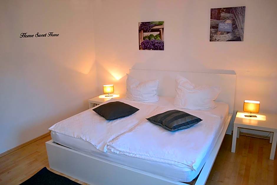 Private Rooms with Free Parking & 24h Self Check-in