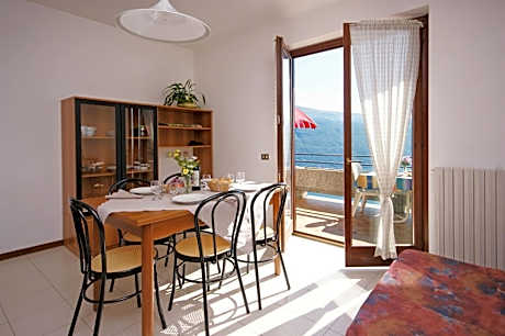 Double or Twin Room with Lake View