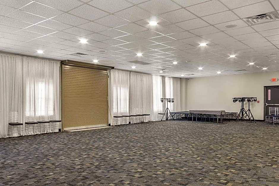 Quality Inn & Suites Downtown