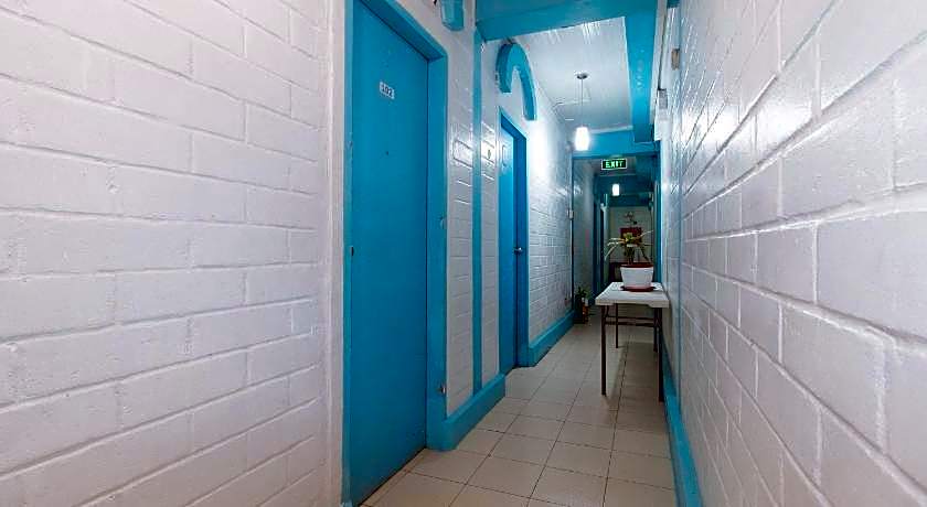 RedDoorz @ La Maria Pension and Tourist Inn