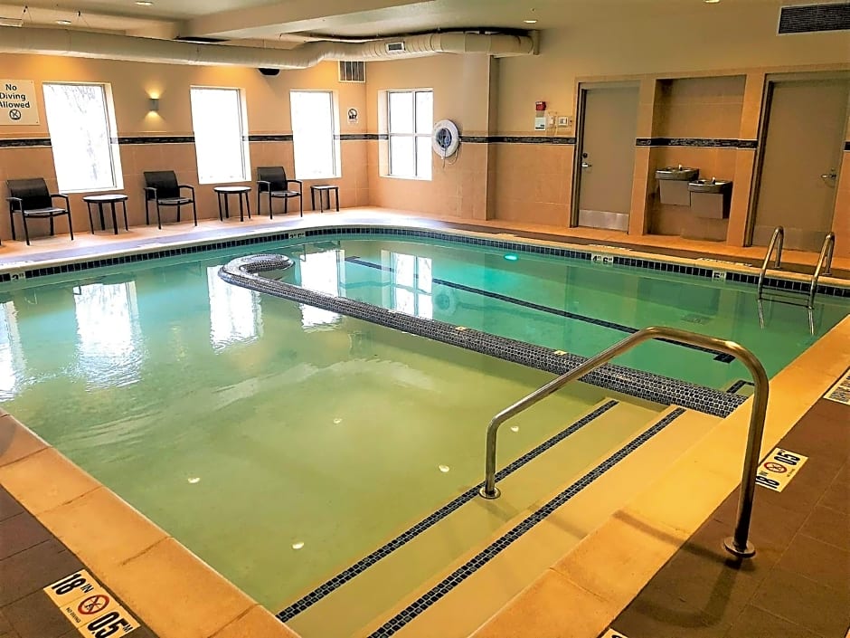 Holiday Inn Express & Suites Plymouth - Ann Arbor Area