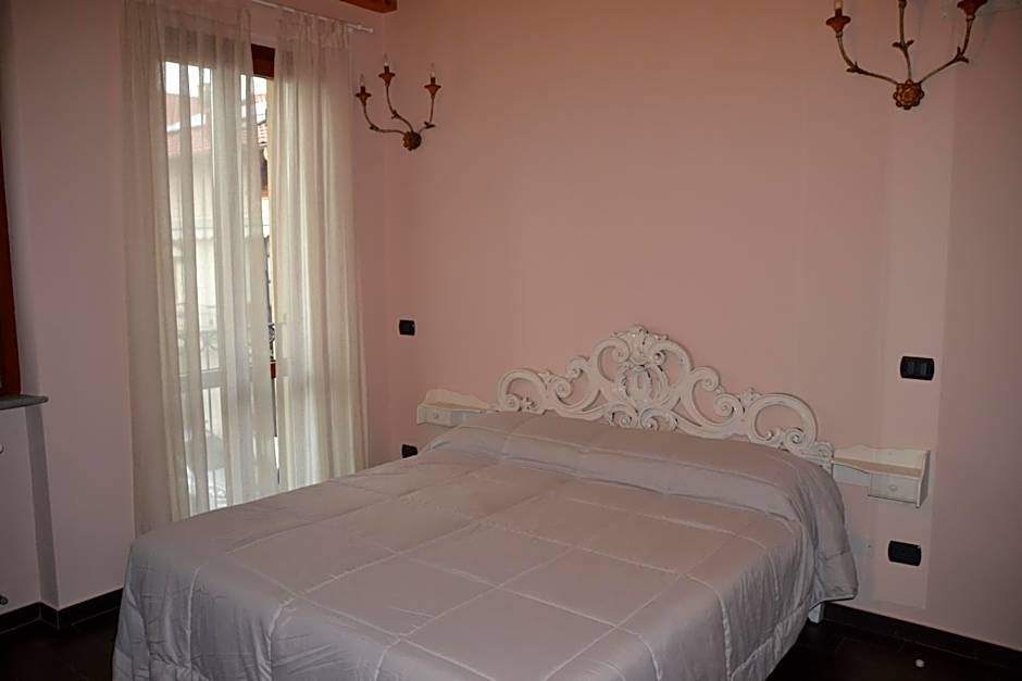 Photo 1 of 12 of 1 Double Bed or 2 Beds