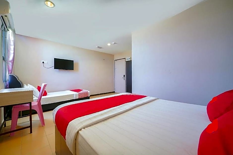 CMN Hotel & Homestay