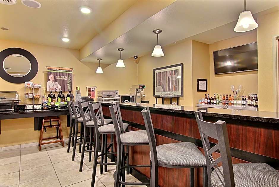 Cobblestone Inn & Suites - Linton