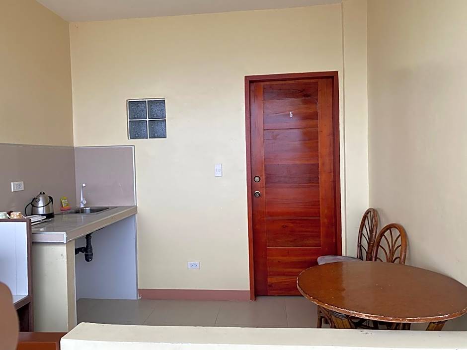 Kellocks' Seaview Apartelle
