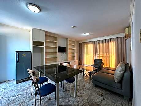 Deluxe One-Bedroom Suite