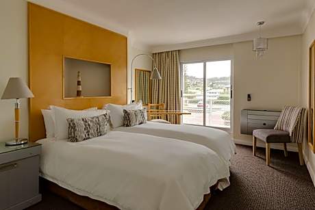 Room, 2 Twin Beds, City View