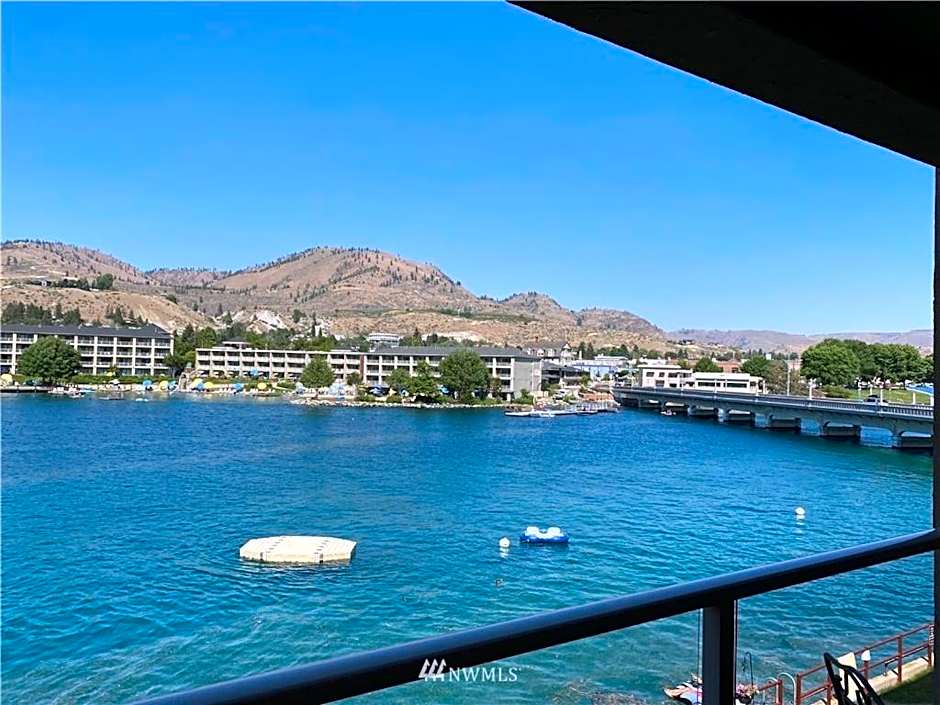Grandview Lake Chelan- Waterfront View, Pool, Hot tub, Golf, 1 Min To Downtown