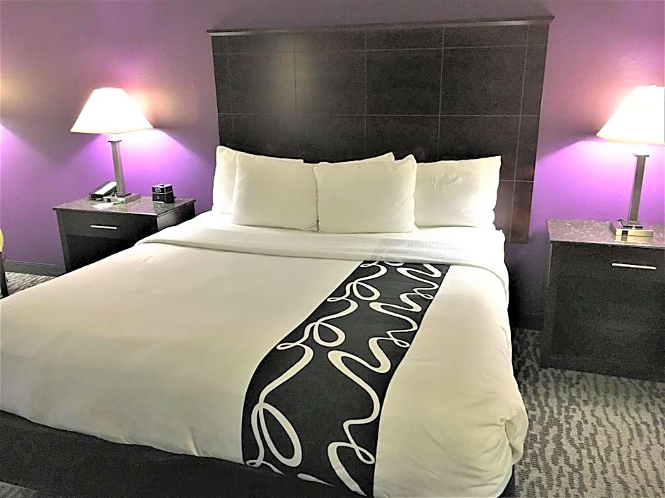 La Quinta Inn & Suites by Wyndham Louisville East