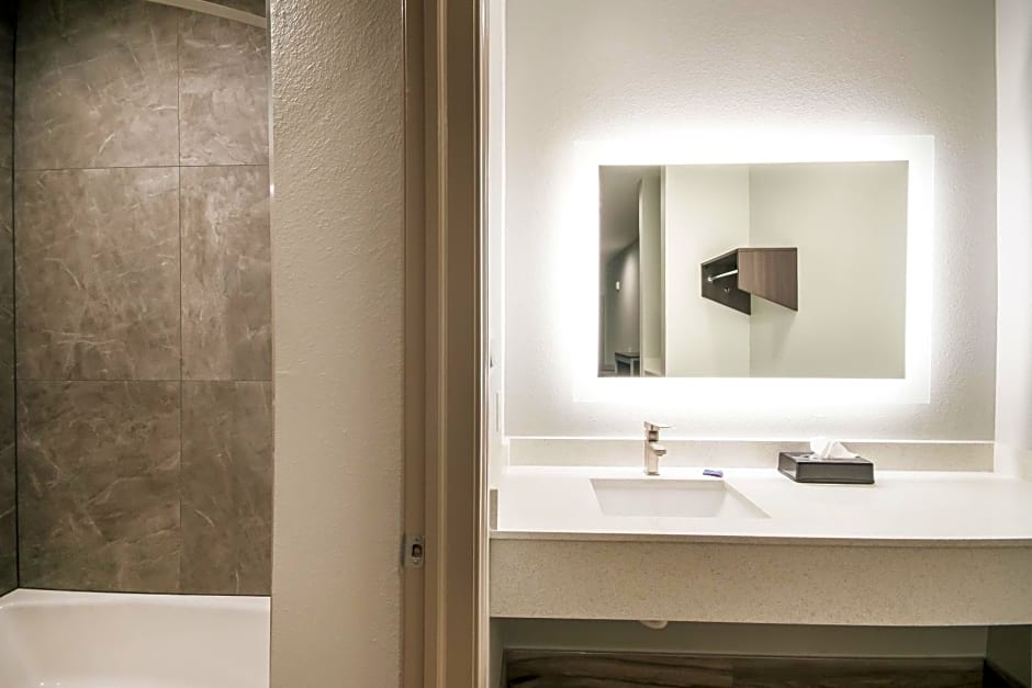 Americas Best Value Inn & Suites Northeast Houston I-610