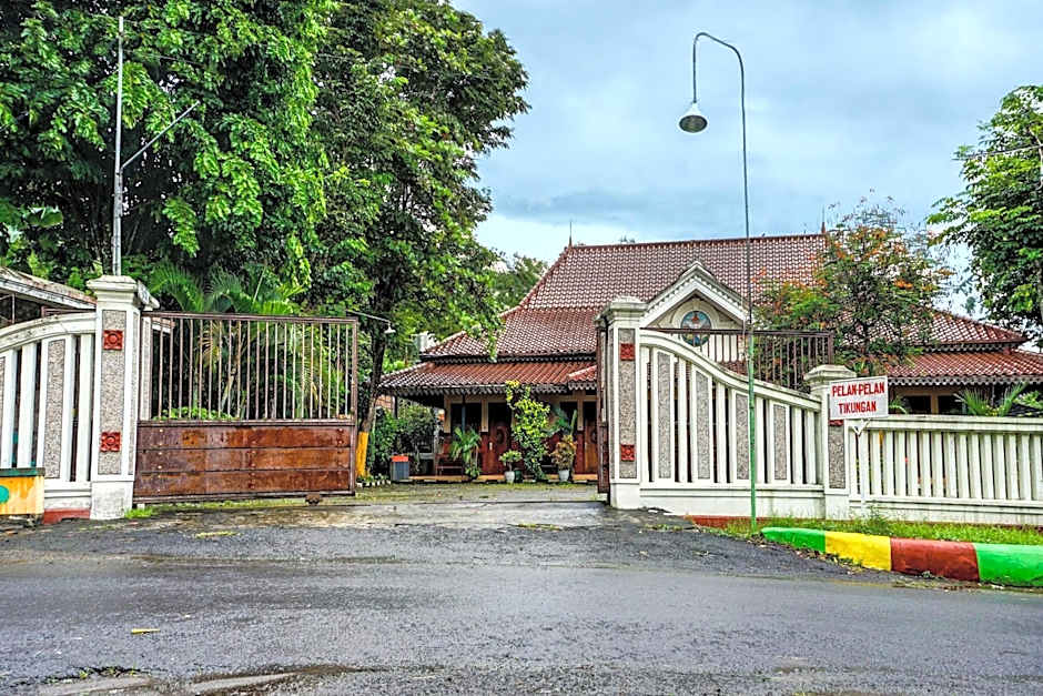 Hotel O Griyo Werdiningsih