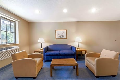 Queen Suite with Sofa Bed - Non-Smoking
