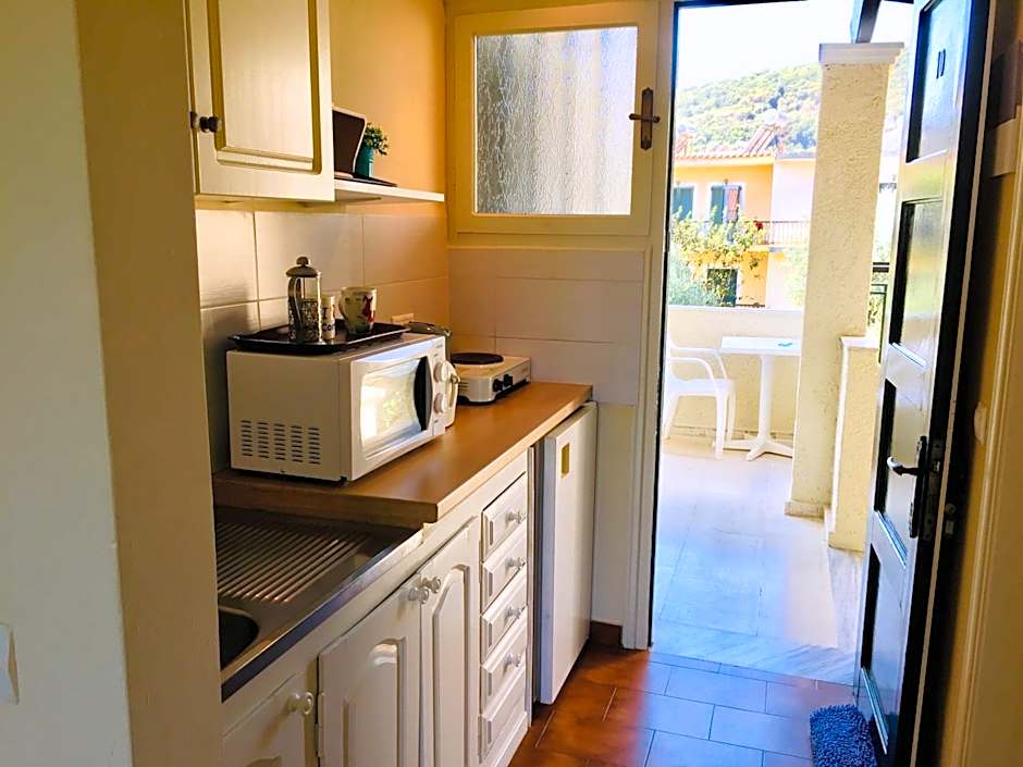 The Mayflower Studios & Apartments