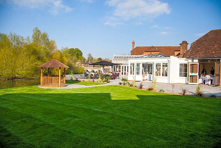 The Legacy Rose & Crown Hotel