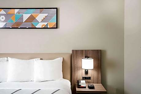 1 King Bed One Bedroom Suite Non-Smoking