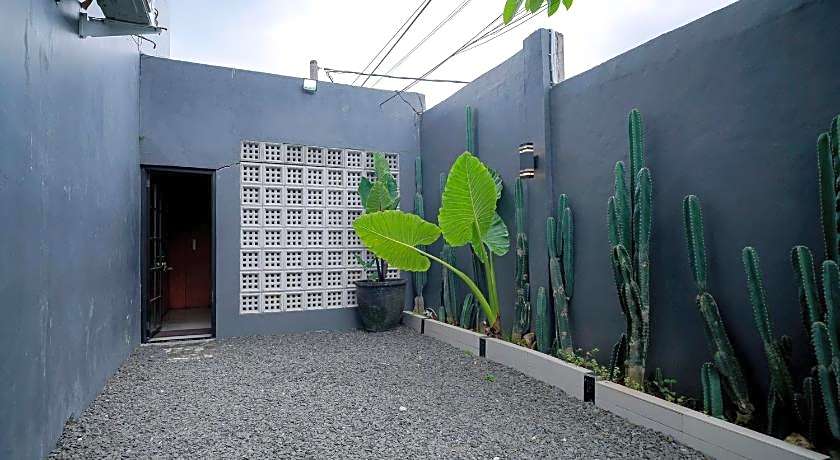 RedDoorz Premium @ Raja Hostel Syariah Lampung