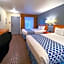 Econo Lodge Inn & Suites University