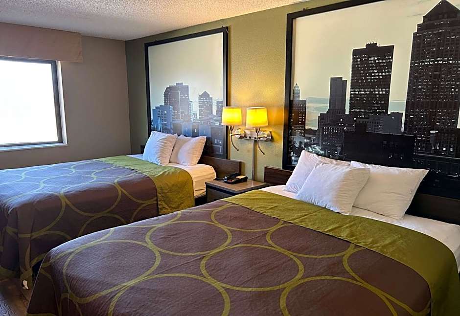 Super 8 by Wyndham Perry IA