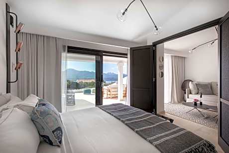 One-Bedroom Deluxe King Suite with Sea View