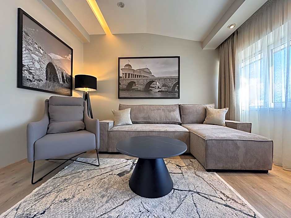 Queen's Hotel - Zebra Centre