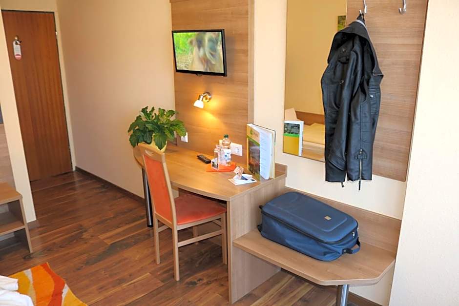 Photo 1 of 5 of Single Room