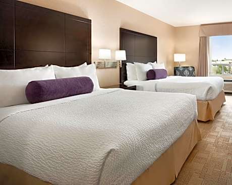 Family Suite with Two Queen Beds - Non-Smoking