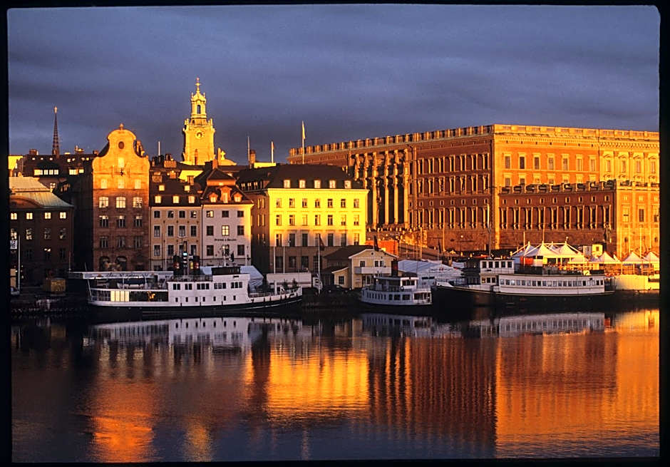 Lady Hamilton Apartments