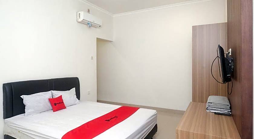 RedDoorz near Stasiun Solo Balapan 3