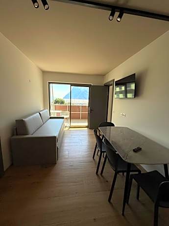 Apartment with Lake View