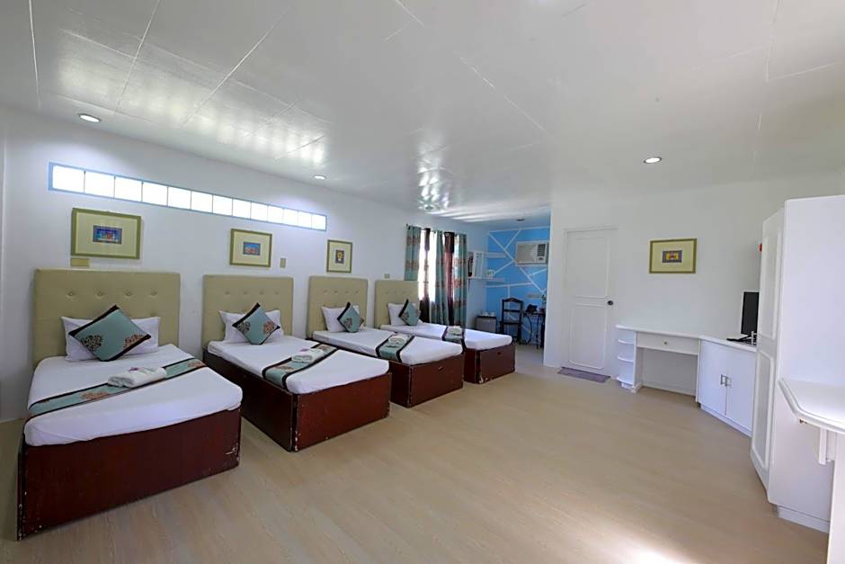 Photo 1 of 7 of Quadruple Room
