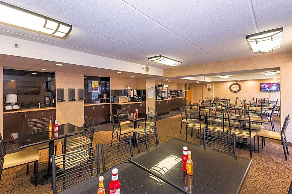 Ramada Hotel & Conference Center by Wyndham Plymouth