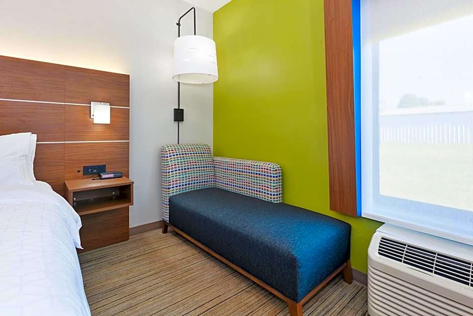 Holiday Inn Express and Suites Three Rivers By IHG