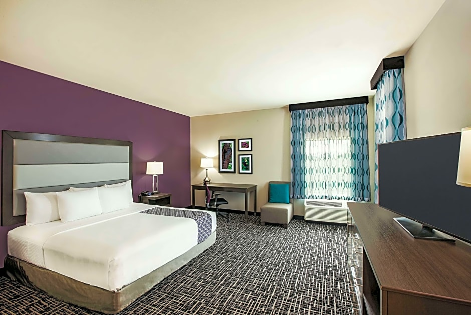 Photo 1 of 4 of Deluxe 1 King Bed, Mobility Accessible