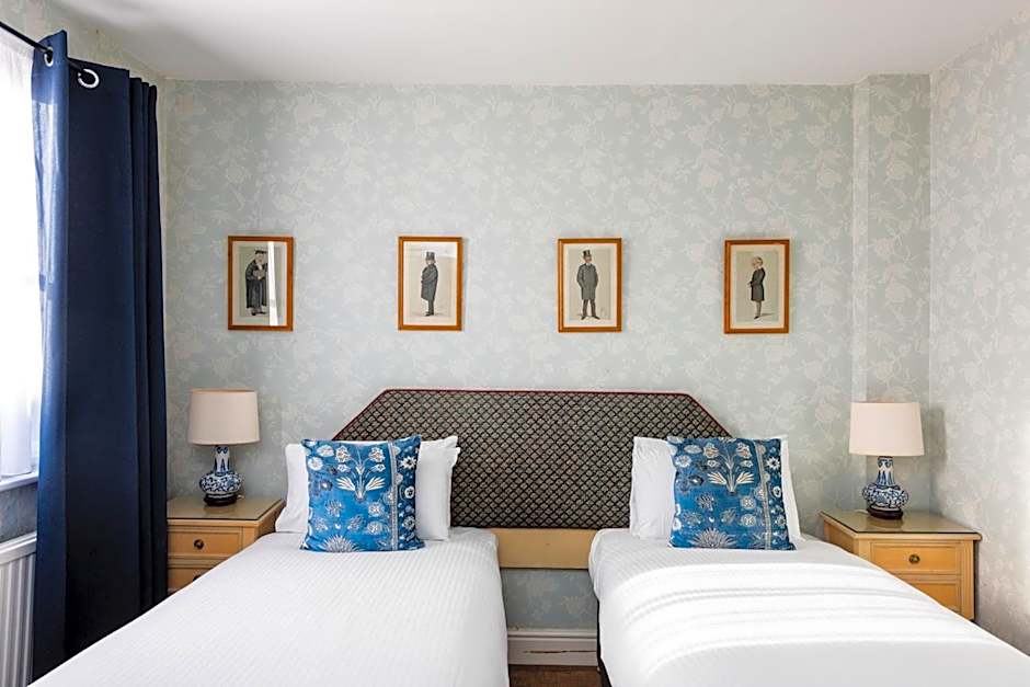 Brook Whipper-In Hotel