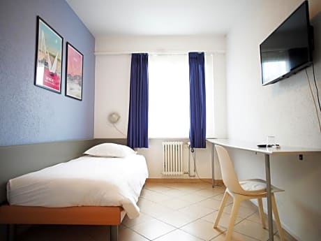 Single Room with Shared Shower and Toilet