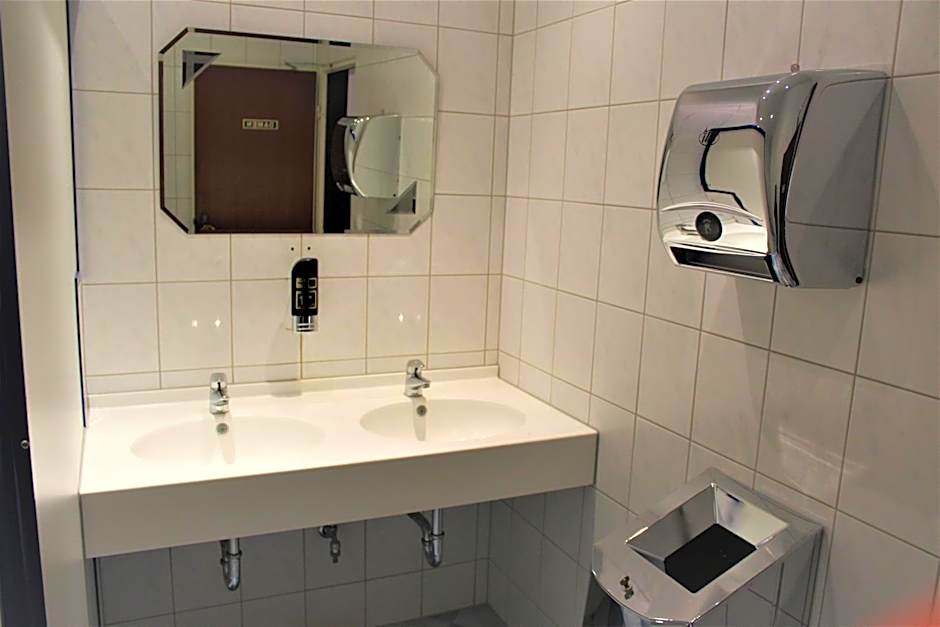 Hotel Alsterquelle 24h Check-in, Free Parking and WiFi